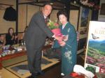 代表幹事の宮田さんから花束贈呈